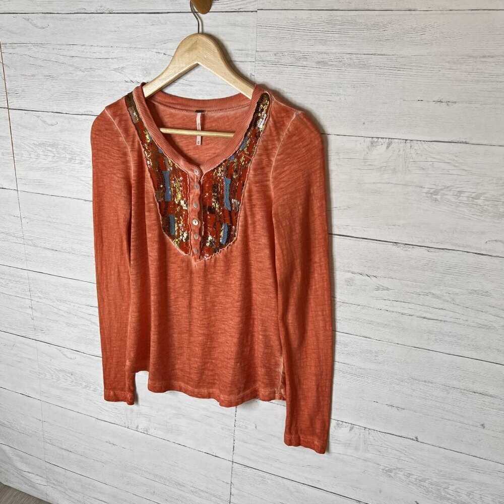 Free People Top Womens SZ XS Coral Tiger Eyes Sequin Long Sleeve Henley Bohemian - Picture 3 of 16